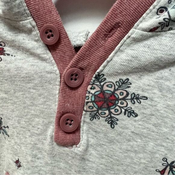 🍭4/$20 Old Navy Patterned Snap Hoodie Onesie for baby girl - 6-12 months - Picture 3 of 5